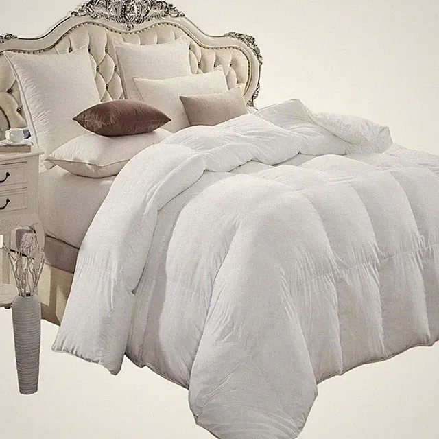 Luxurious 1200 Thread Count Twin/Twin XL Size Goose down Alternative Comforter